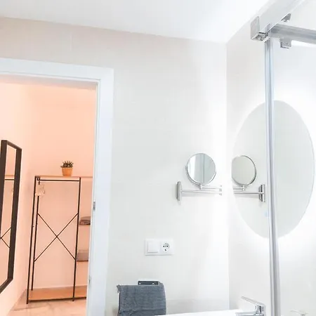 Downtown 3 Bedrooms 2 Bathrooms Wifi Apartment